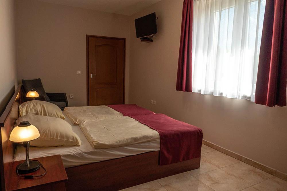 Alsoszuha Lovas Vendeghaz Bed and Breakfast Buitenkant foto